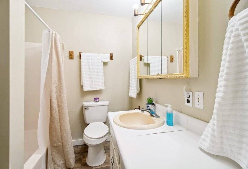 Charming Pocahontas Escape Near Historic Downtown!