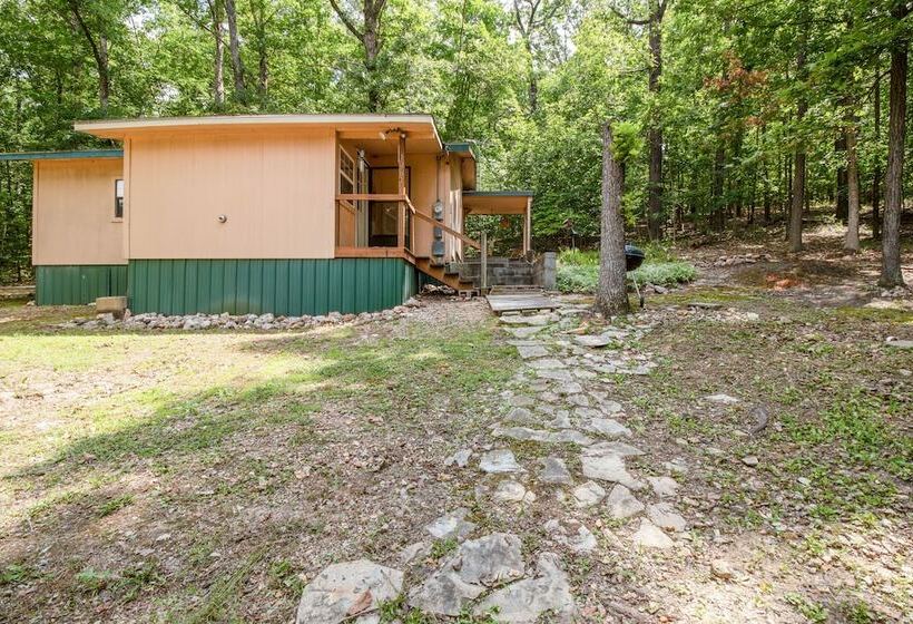 Charming Pocahontas Escape Near Historic Downtown!