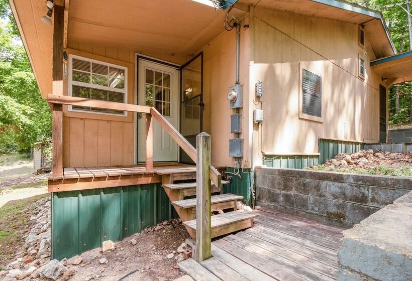 Charming Pocahontas Escape Near Historic Downtown!