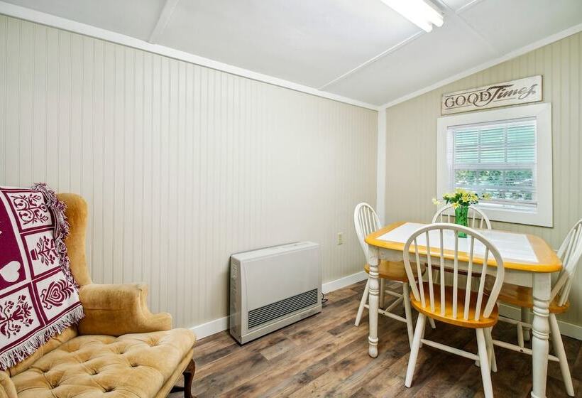 Charming Pocahontas Escape Near Historic Downtown!