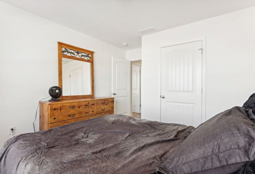 Charming St Robert Home Near Downtown Waynesville!