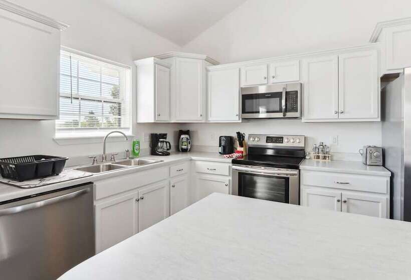 Charming St Robert Home Near Downtown Waynesville!