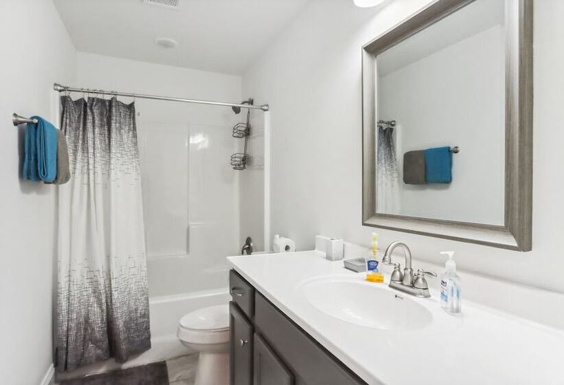 Charming St Robert Home Near Downtown Waynesville!