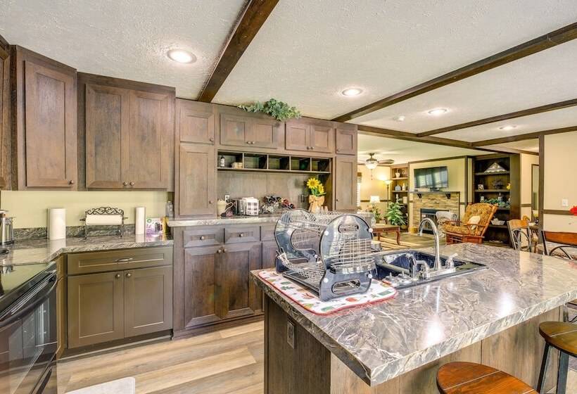 Dog Friendly Home W/ Mtn Views In Chilhowie!