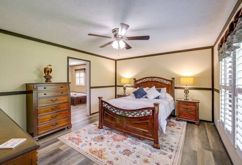 Dog Friendly Home W/ Mtn Views In Chilhowie!