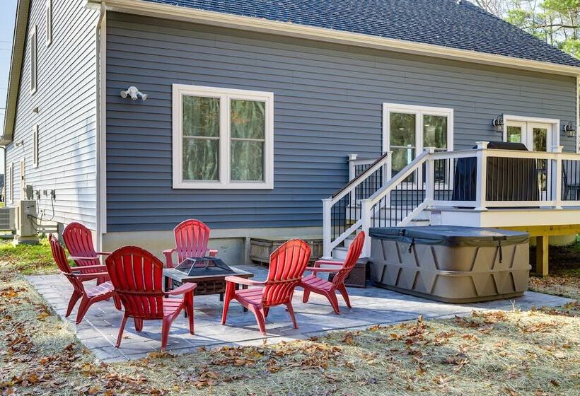 Christy S Cottage W/ Hot Tub   2 Mi To Beach!