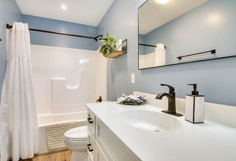 Christy S Cottage W/ Hot Tub 2 Mi To Beach!