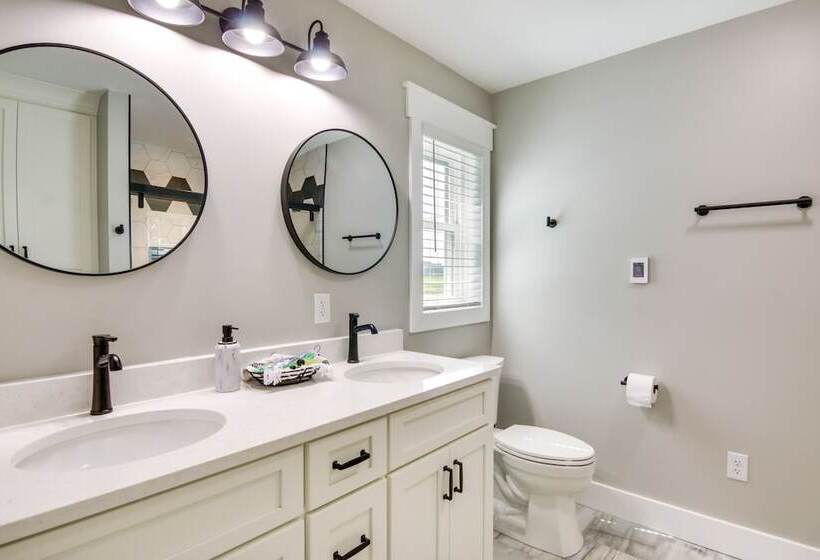 Christy S Cottage W/ Hot Tub   2 Mi To Beach!