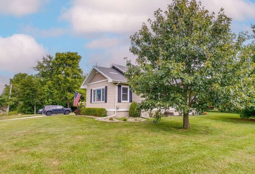 Country Home Near Eiu & Lake Charleston!