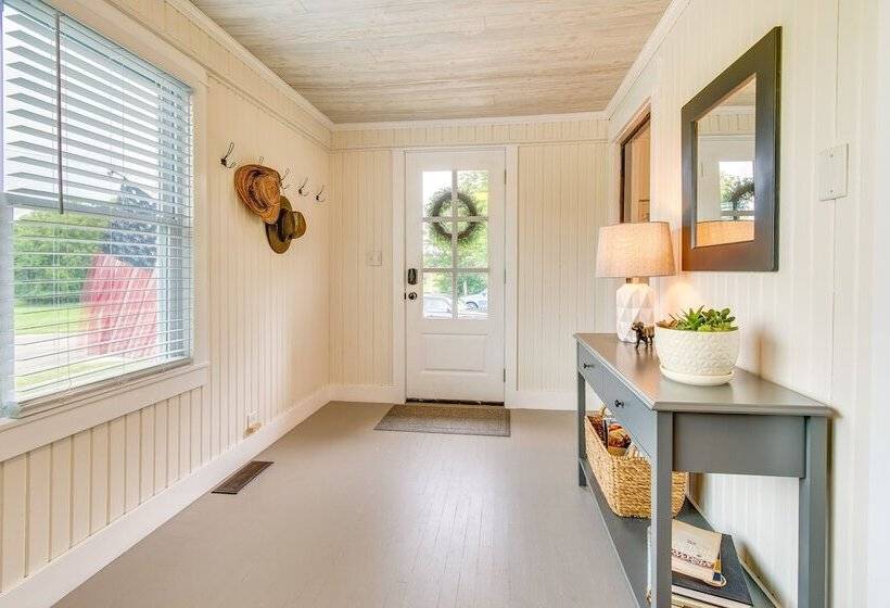 Country Home Near Eiu & Lake Charleston!