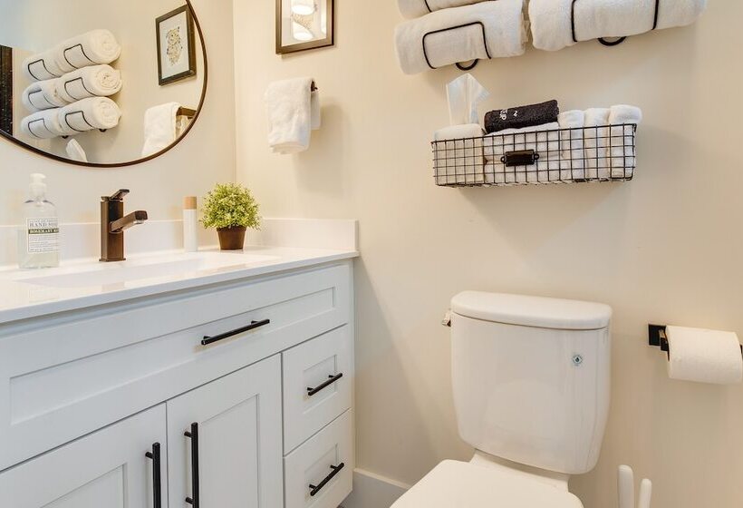 Country Home Near Eiu & Lake Charleston!