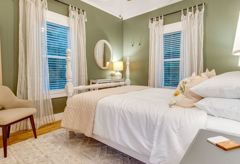 Country Home Near Eiu & Lake Charleston!