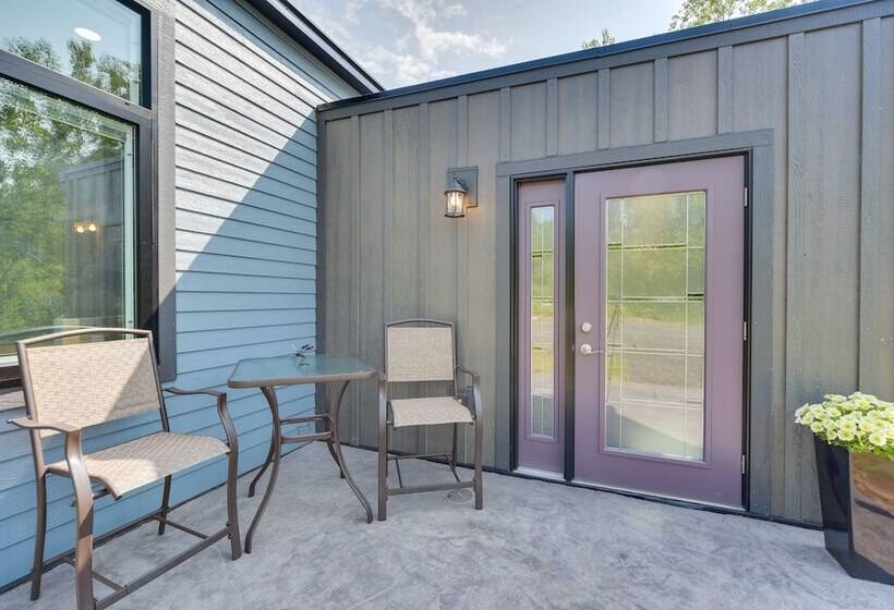 Cozy Cornucopia Retreat W/ Fire Pit & Grill!