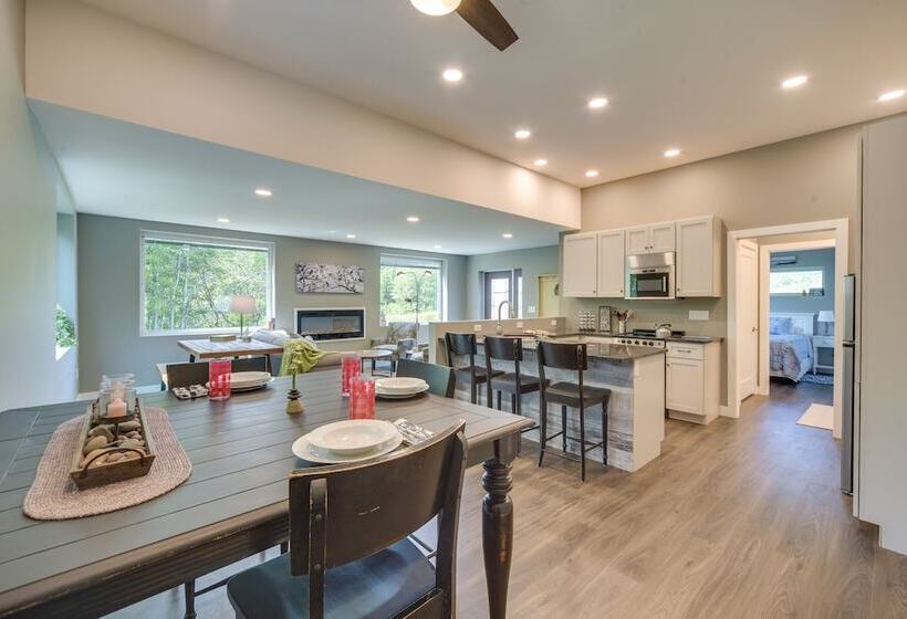 Cozy Cornucopia Retreat W/ Fire Pit & Grill!