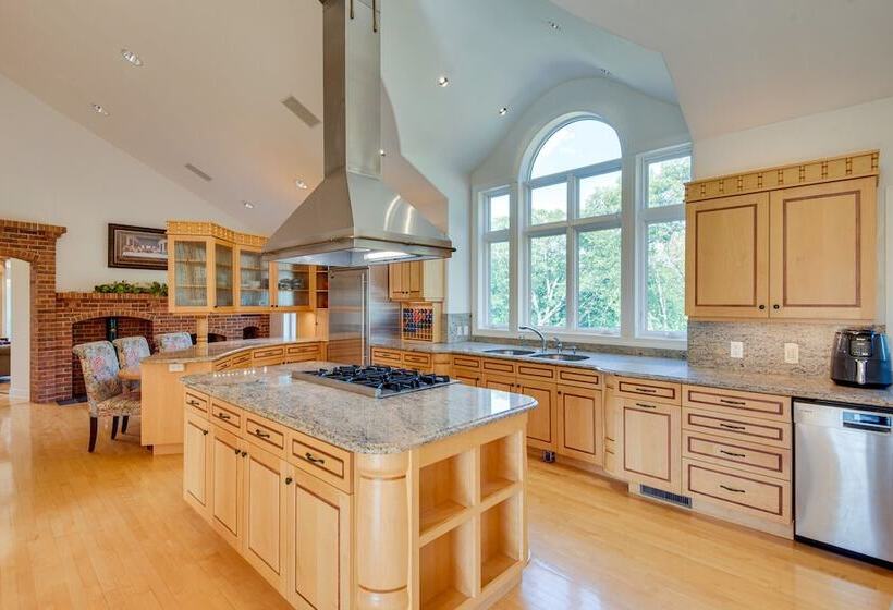 Cozy Fairfield Countryside Retreat With Patio!