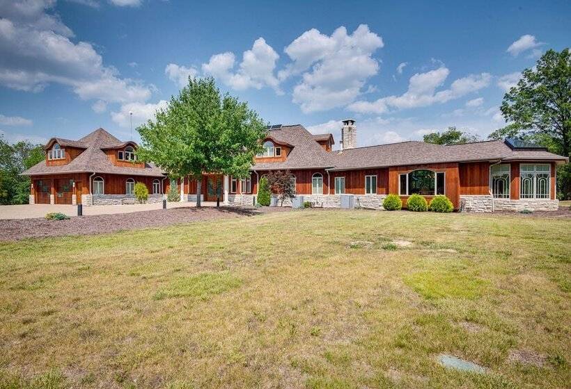 Cozy Fairfield Countryside Retreat With Patio!