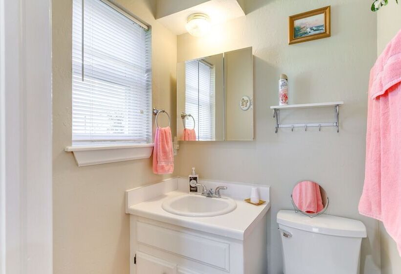 Cozy Oklahoma Retreat W/ Covered Patio & Gas Grill