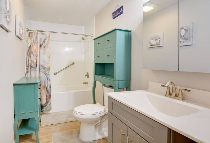 Cozy Stafford Home W/ Outdoor Pool: Pets Welcome!