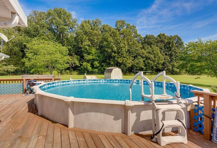 Cozy Stafford Home W/ Outdoor Pool: Pets Welcome!