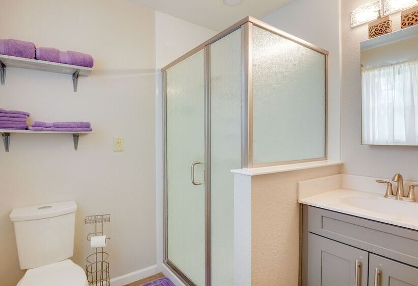 Cozy Stafford Home W/ Outdoor Pool: Pets Welcome!