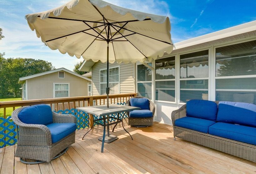 Cozy Stafford Home W/ Outdoor Pool: Pets Welcome!