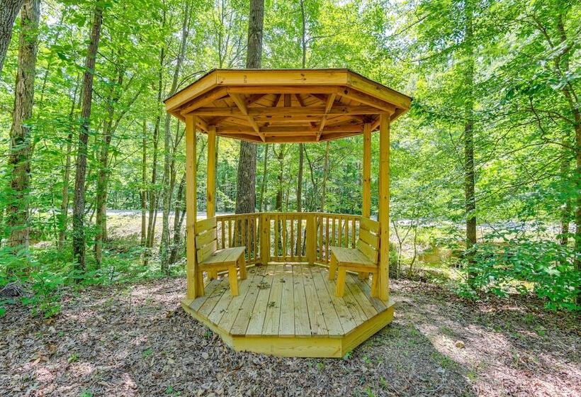 Cozy Tennessee Retreat W/ Patio & Charcoal Grill!