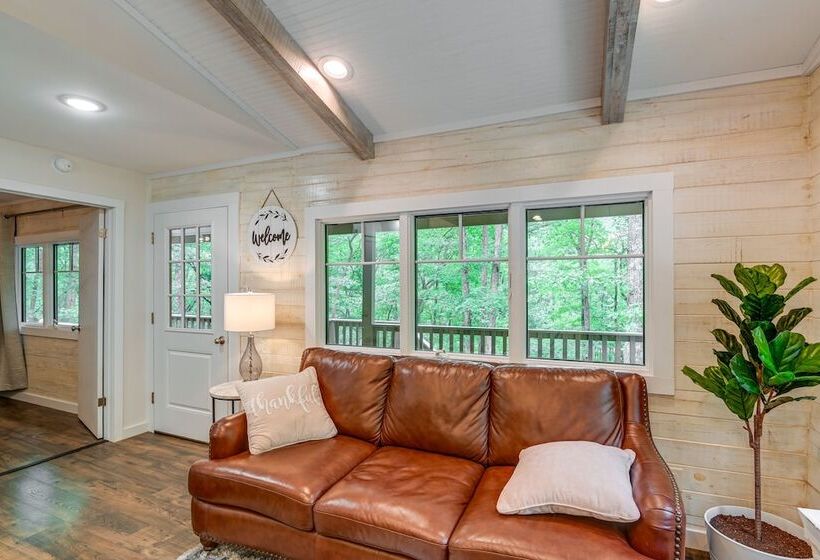 Cozy Tennessee Retreat W/ Patio & Charcoal Grill!