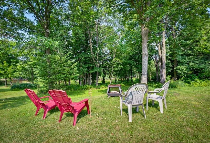 Cozy Wisconsin Retreat W/ Deck, Grill & Fire Pit!