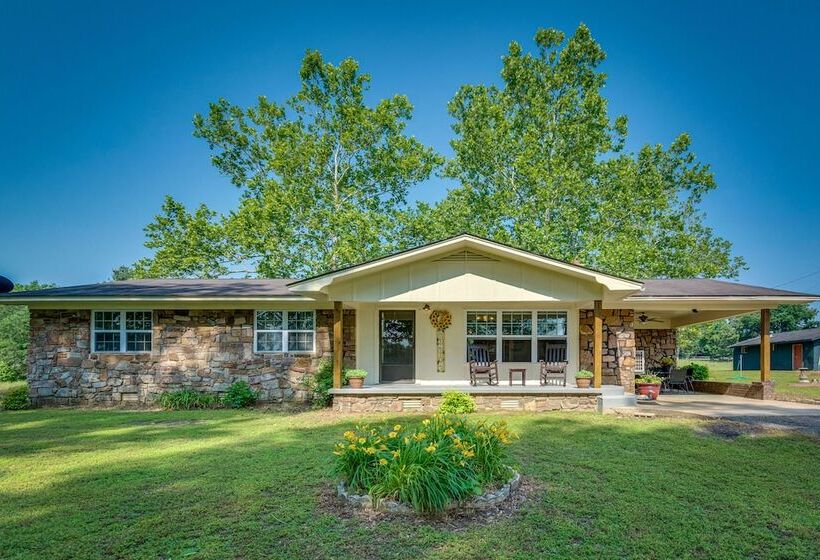 Delaware Vacation Rental: Walk To Lake Dardanelle!