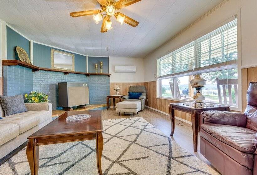 Delaware Vacation Rental: Walk To Lake Dardanelle!