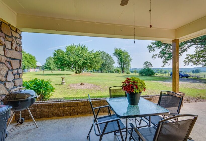 Delaware Vacation Rental: Walk To Lake Dardanelle!