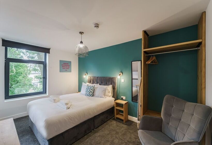 Deluxe Studio Apartments