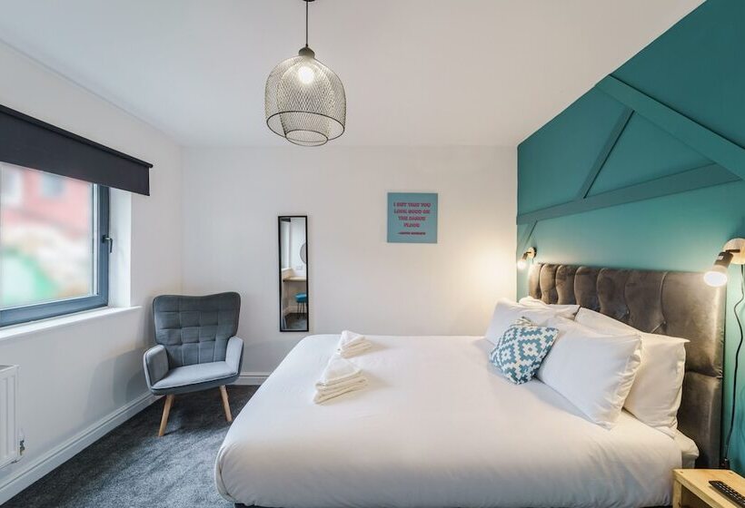 Deluxe Studio Apartments