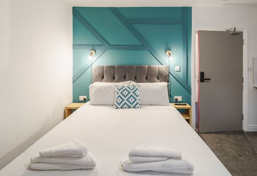 Deluxe Studio Apartments