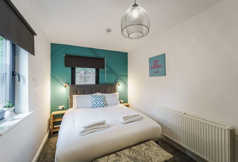 Deluxe Studio Apartments