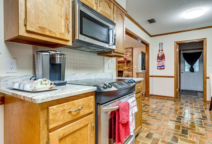 Dog Friendly Alabama Retreat W/ Patio & Fire Pit!