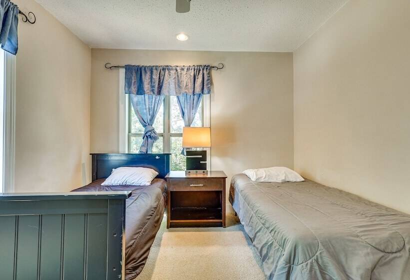 Double Springs Cabin Stay W/ Deck + Shared Dock!