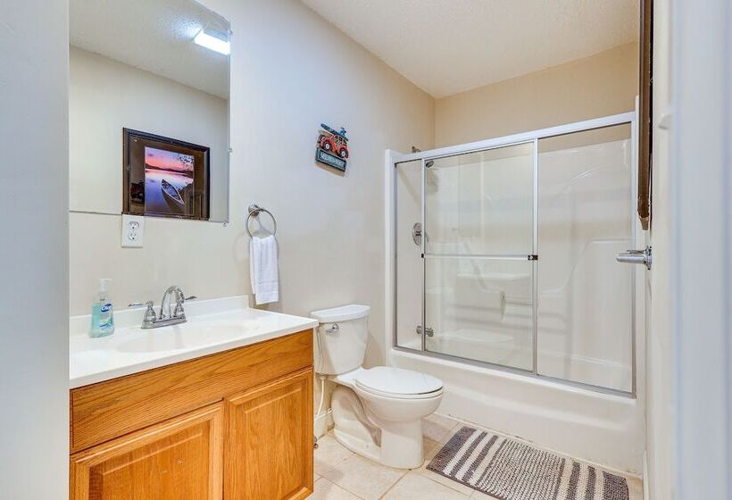 Double Springs Cabin Stay W/ Deck + Shared Dock!