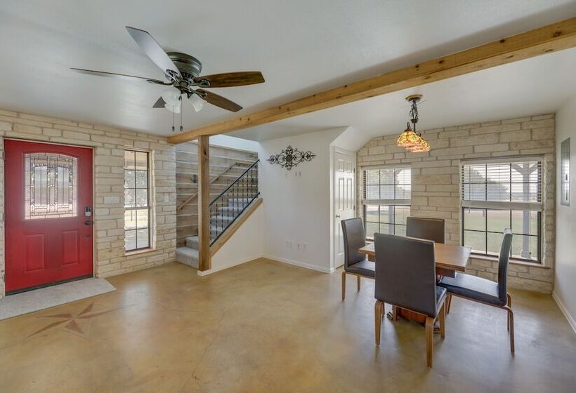 Elgin Retreat At Charming Country Cabin!