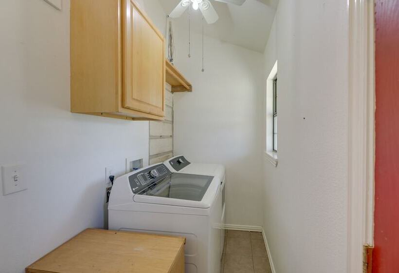 Elgin Retreat At Charming Country Cabin!