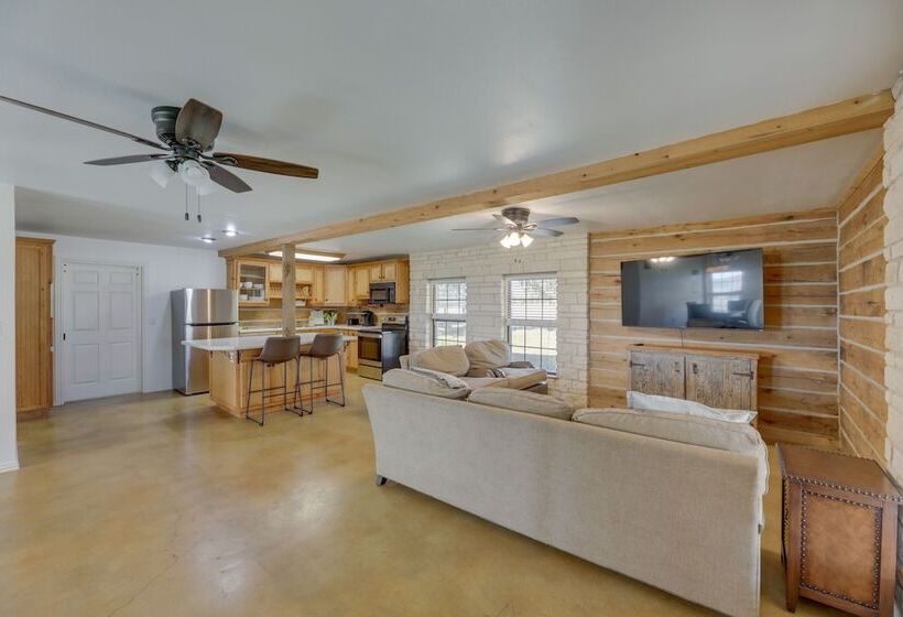 Elgin Retreat At Charming Country Cabin!