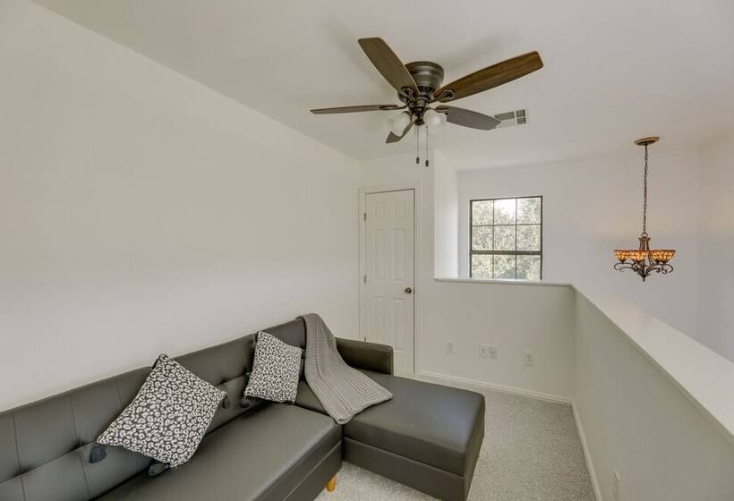 Elgin Retreat At Charming Country Cabin!