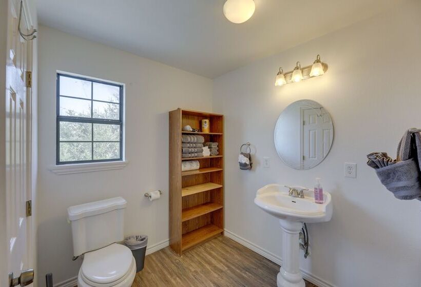 Elgin Retreat At Charming Country Cabin!