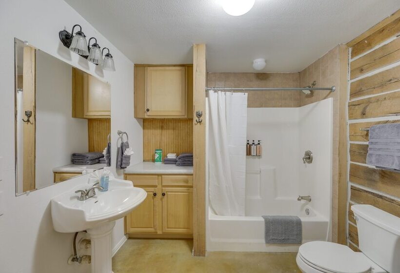 Elgin Retreat At Charming Country Cabin!