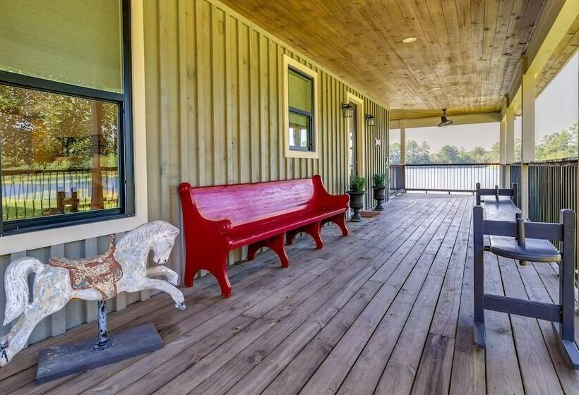 Escape To Nature: Lakefront Jay Cottage W/ Views!