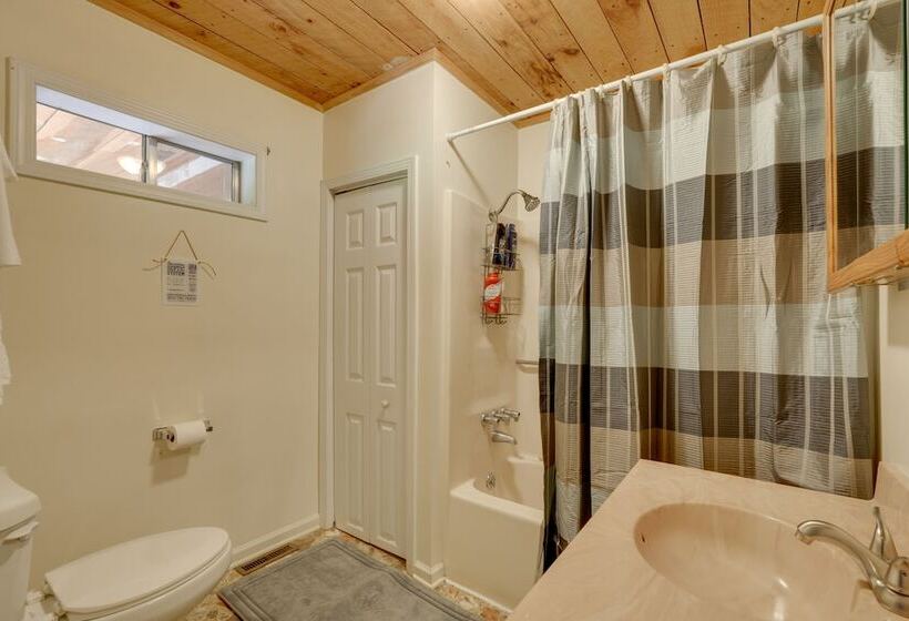 Porch & Fire Pit: Family Friendly Afton Cabin!