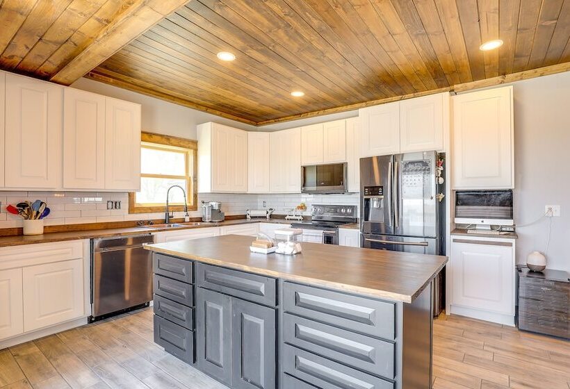 Family Friendly Seward Home W/ Sauna & Pool!