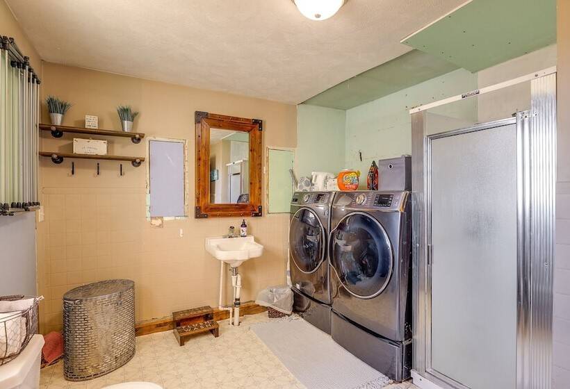 Family Friendly Seward Home W/ Sauna & Pool!