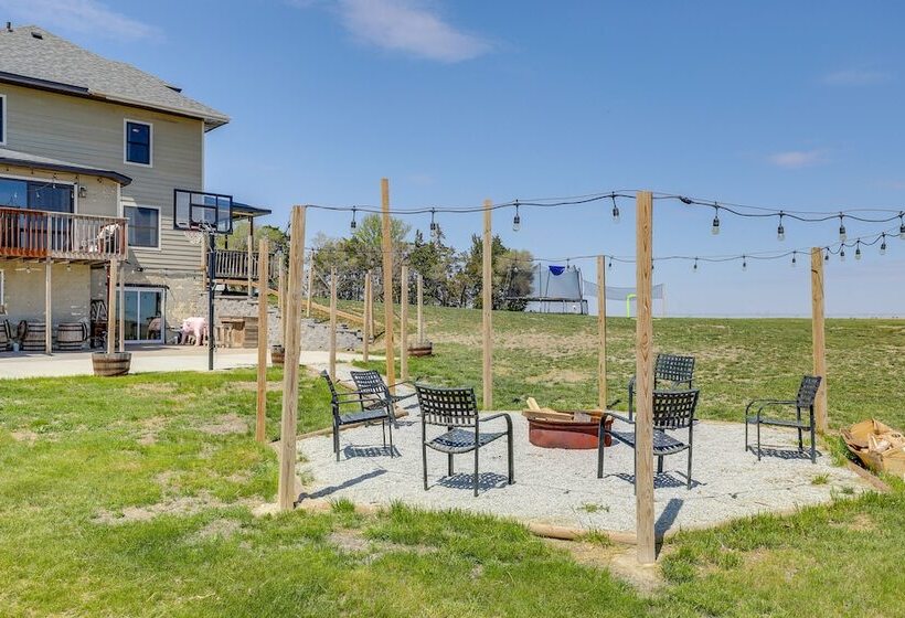 Family Friendly Seward Home W/ Sauna & Pool!