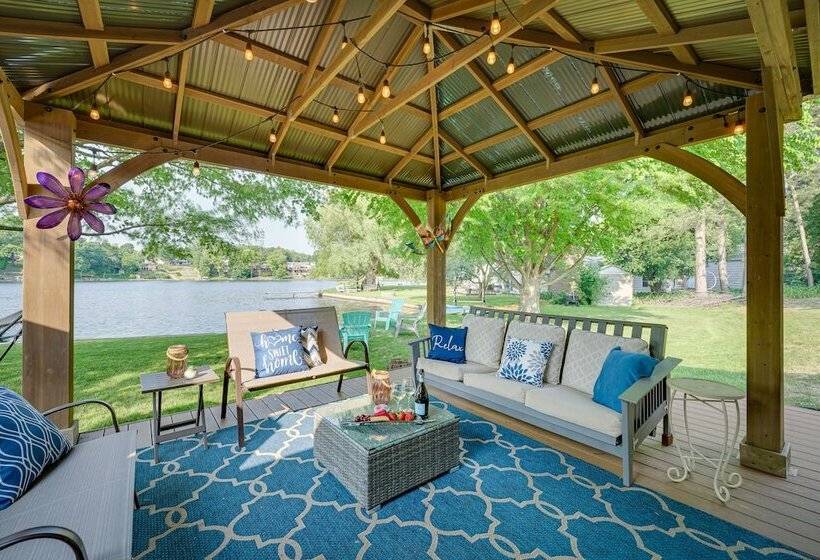 Vintage Susin Lake Cottage W/ Deck & Hot Tub!